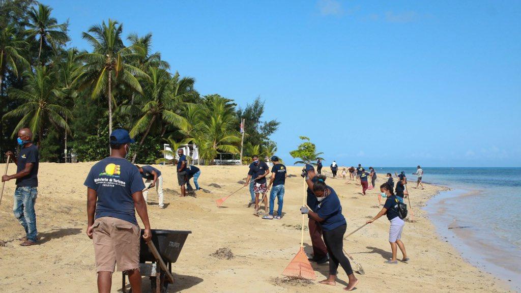 Dominican Republic recovers its beaches after the passage of Laura