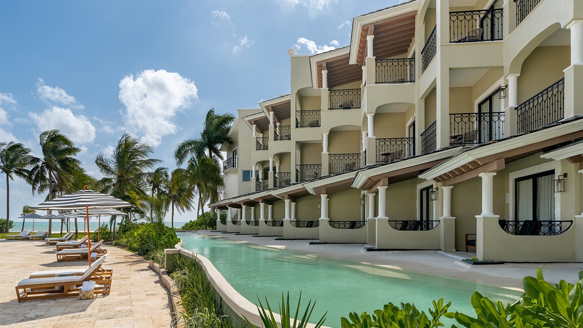 swim up pools cancun