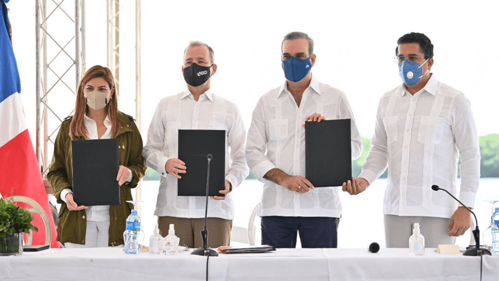 Two agreements have been signed in the Dominican Republic for the recovery of beaches and coasts