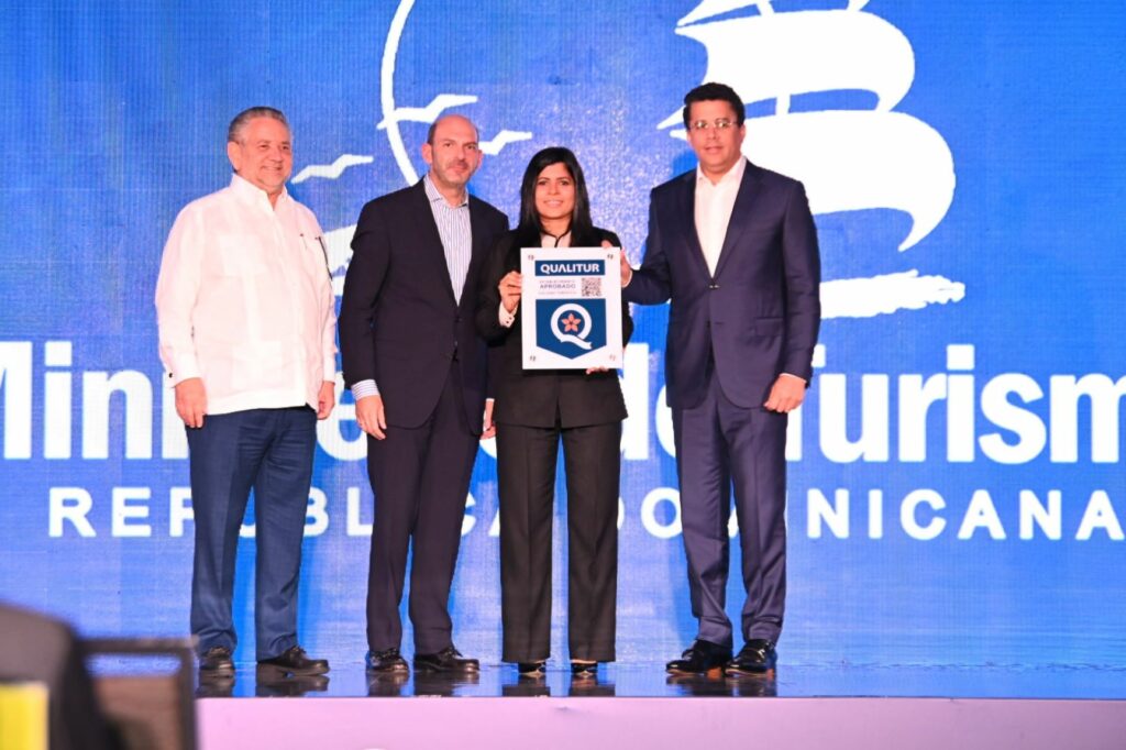 Mitur awards Qualitur certificate to Hotel Crowne Plaza Santo Domingo