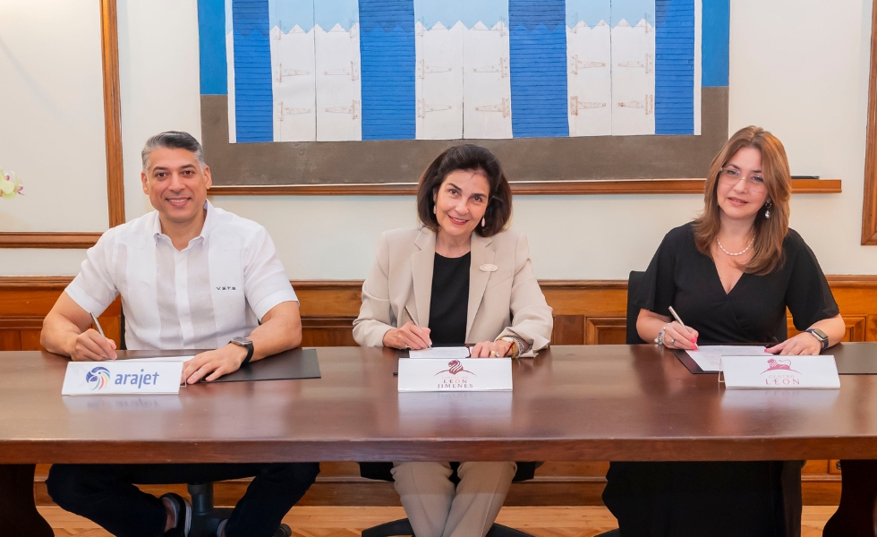 Arajet signs agreement with Centro León to promote cultural and academic exchanges